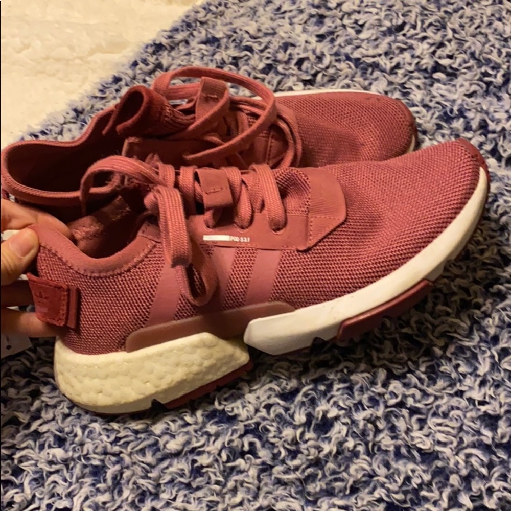 Athletic shoes .